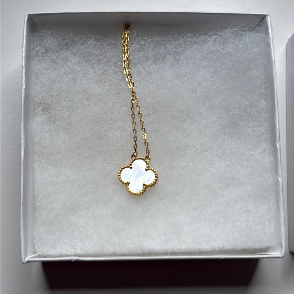 Elegant Gold and White Clover Pendant Necklace